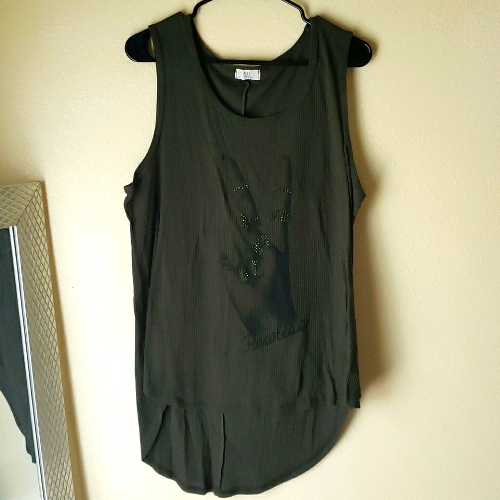 Flawless sleeveless graphic blouse 1XL
